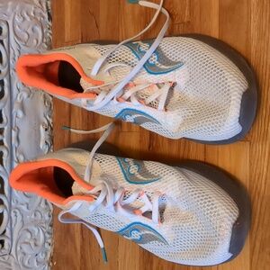 New wot mens Saucony kinvara 14, size 11